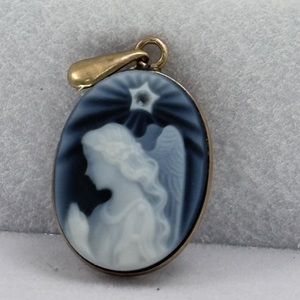  10 kt yellow gold cameo pendant 