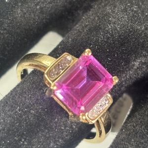 Pink Square Stone Yellow Gold Ring 10 k