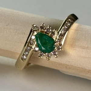 Emerald Pear Shaped Yellow Gold 14 Kt Ring 