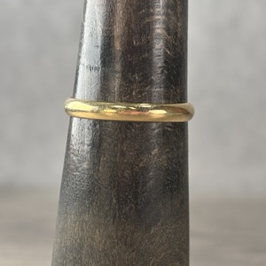  18 k yellow gold wedding band 