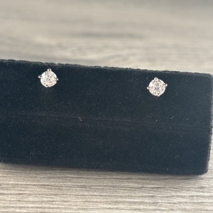  14 kt white gold diamond studs 