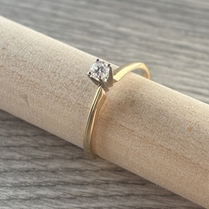 14 kt yellow gold engagement ring
