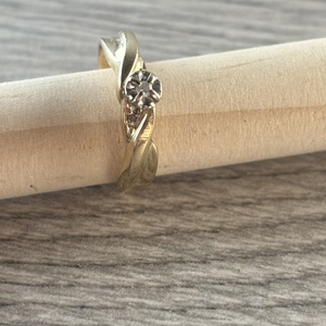 10 k vintage engagment style ring 
