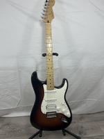 Fender HSS Stratocaster Sunburst Made in Mexico w/ RoadRunner Hard Case