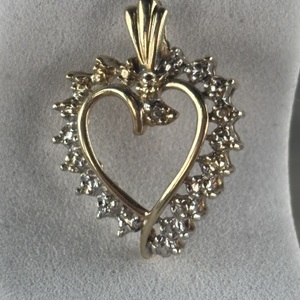 10 k yellow gold heart diamond chip pendant 