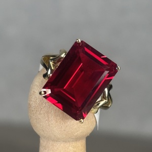  10 k yellow gold ruby ring 
