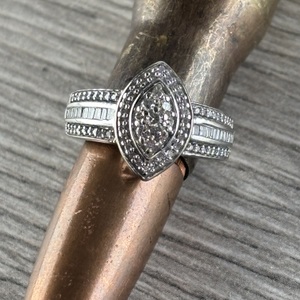  10k white gold diamond accent ring 