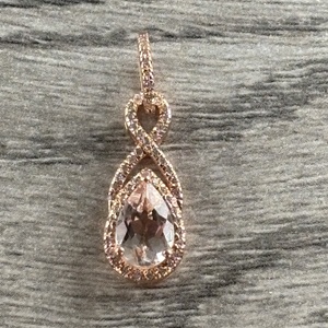  14 kt pendant morganite