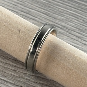  10 k white gold mens wedding band 