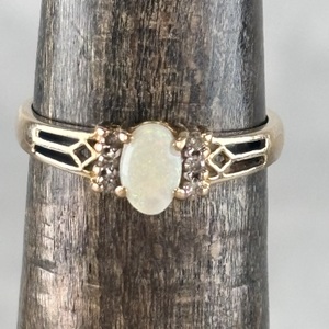  14 k yellow gold opal ring 