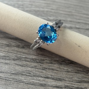  14 k white gold blue topaz ring 