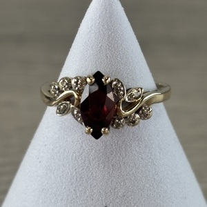  garnet marquise/10 k yellow gold 