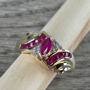  10 k yellow gold synthetic ruby ring 