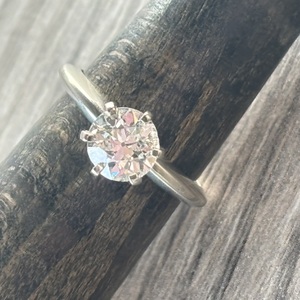  14 kt white gold solitaire... 1.25 ct