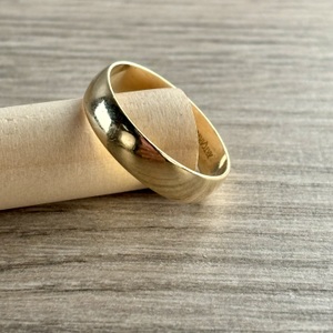  14 k yellow gold wedding band size 9.5