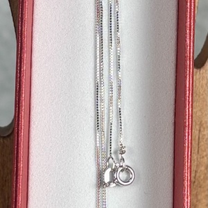  14 k white gold Necklace 3 stone diamond pendant 