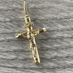  14 k yellow gold cross pendant 