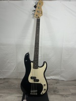 Squier Precision Bass in Fender gig bag
